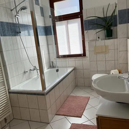 Apartment Gruenspecht Am Klein Venedig, Zentral Mit Balkon, Arbeitsplatz, Kueche, Badewanne Etc